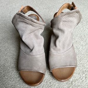 Kona Miz Mooz size 42 (11) heels